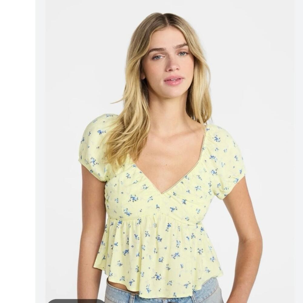 No Boundaries Yellow Floral Top Size Small